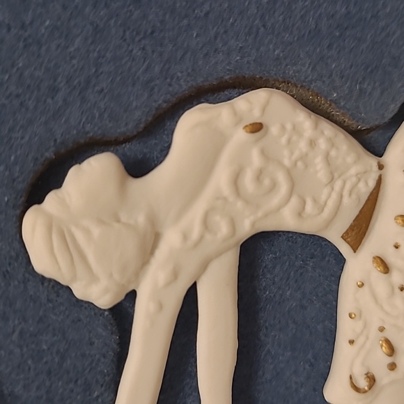 Vintage Wedgwood White Jasper Figure Skater Christmas Ornament in Original Box - Picture 5 of 16